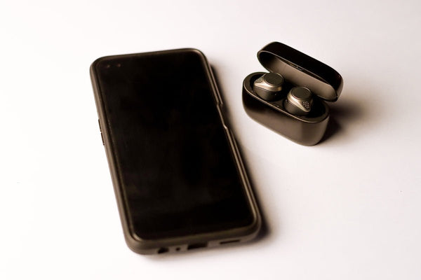 Slim Aluminum Stand for Safe Waterproof Phone Use Everywhere
